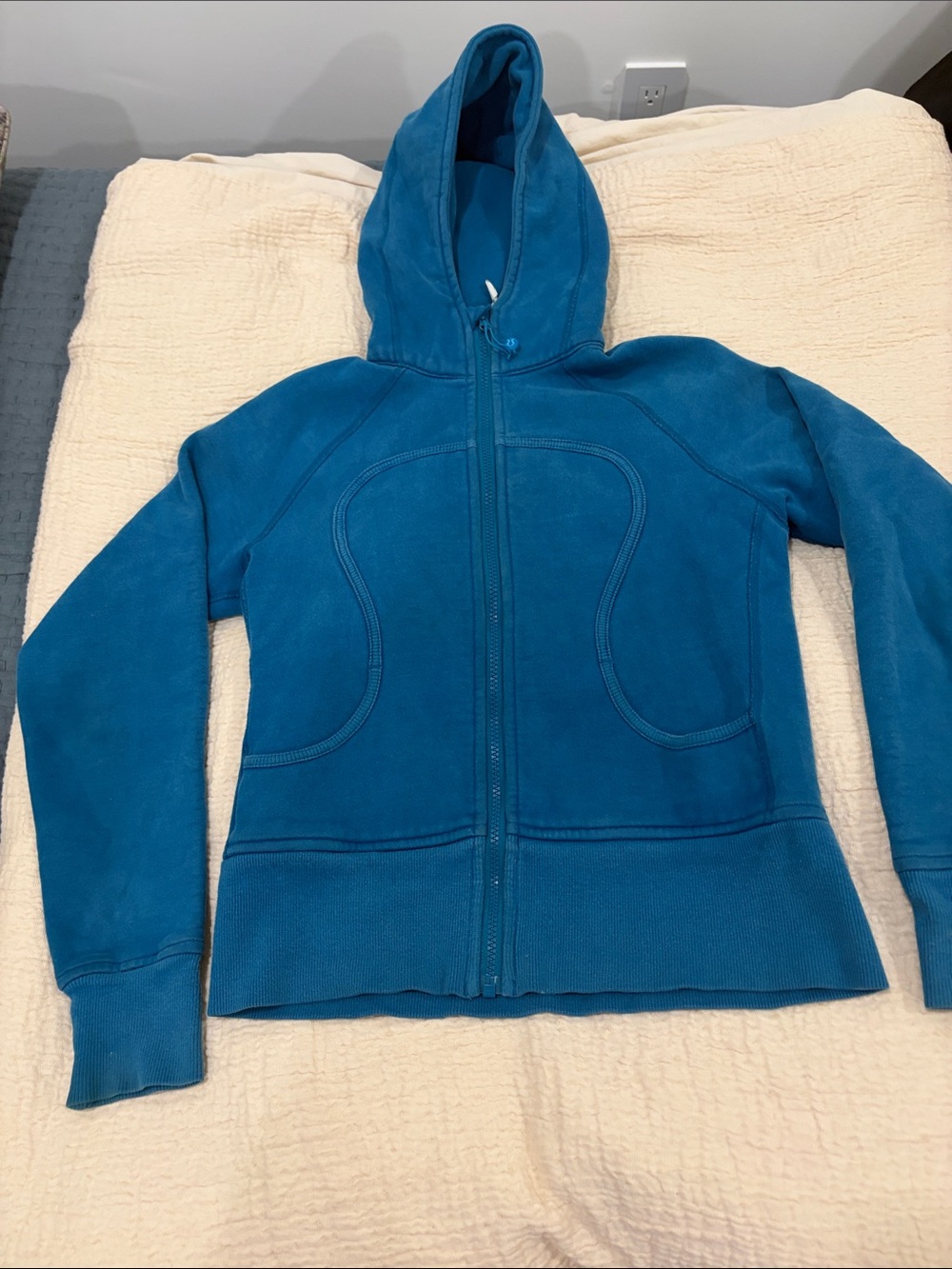 Vintage lululemon athletica teal zip hoodie. Size 6.